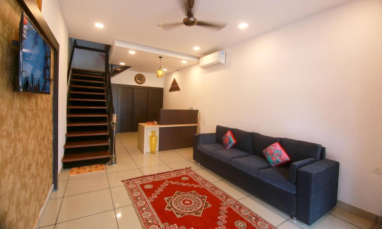 The Metro Pod - Backpackers A/C Dormitory Kochi Exterior photo