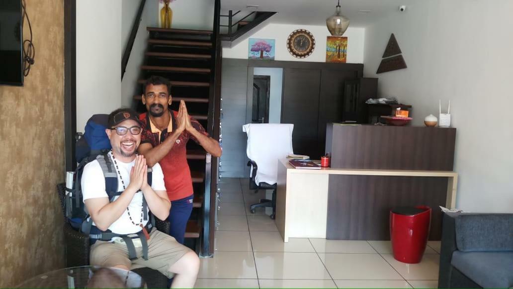 The Metro Pod - Backpackers A/C Dormitory Kochi Exterior photo