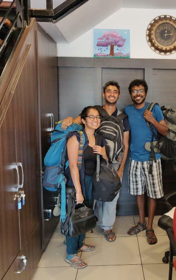 The Metro Pod - Backpackers A/C Dormitory Kochi Exterior photo